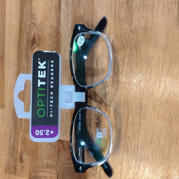 NWT Optitek Hi-Tech+2.50 readers - Picture 4 of 11
